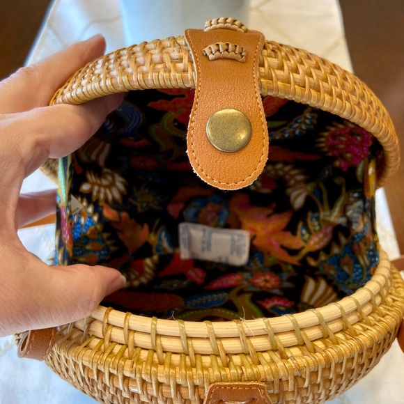 NWT 8” round rattan boho style ATA Grass cross body purse leather strap. - Picture 4 of 16
